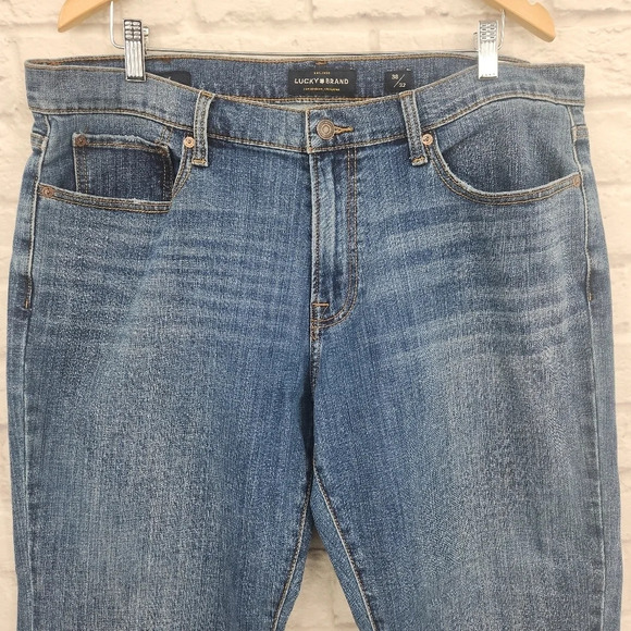 Lucky Brand Men's Medium Wash 221 Straight Denim Jeans Size 38 - Picture 4 of 14